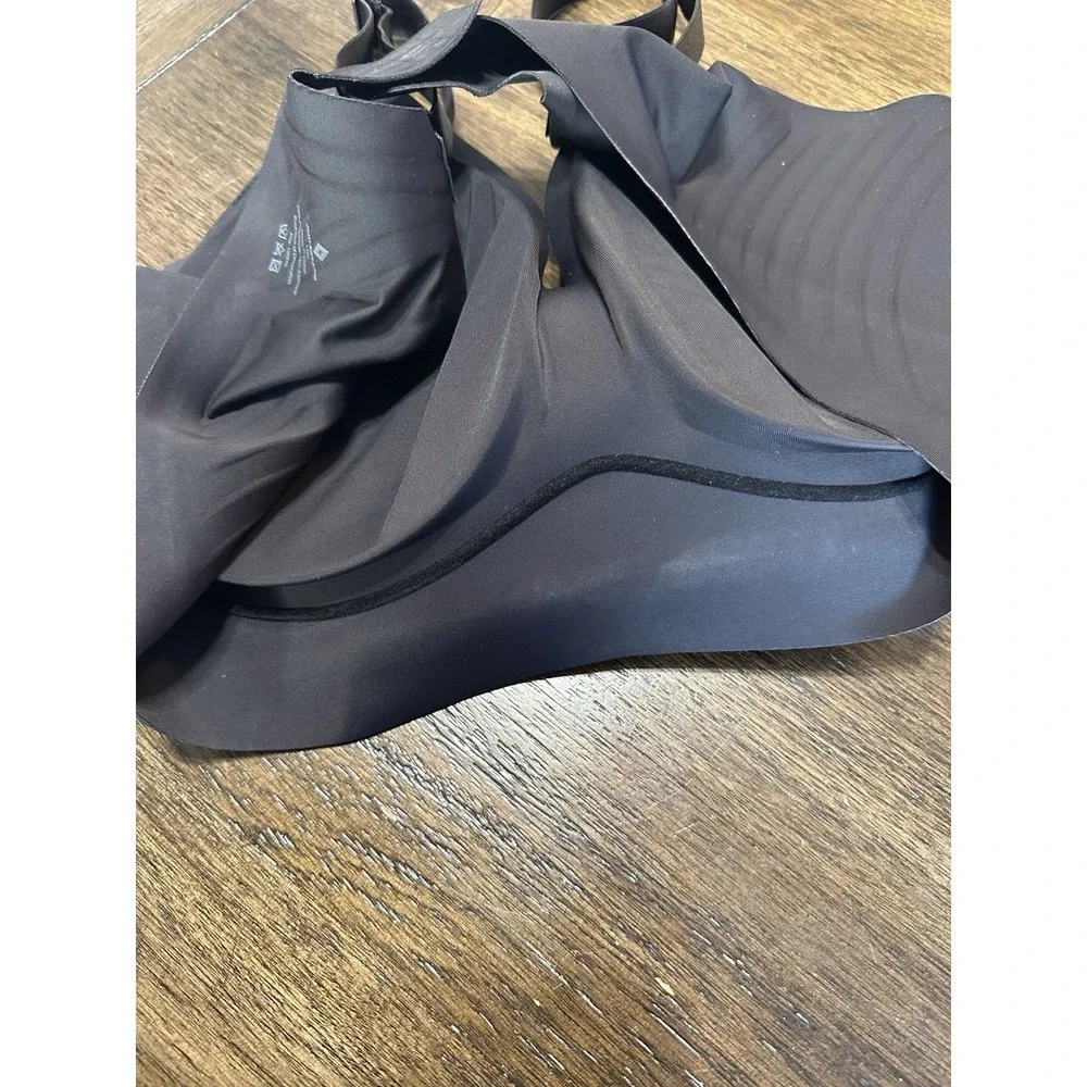 Seamless Black Bra - Picture 2 of 8